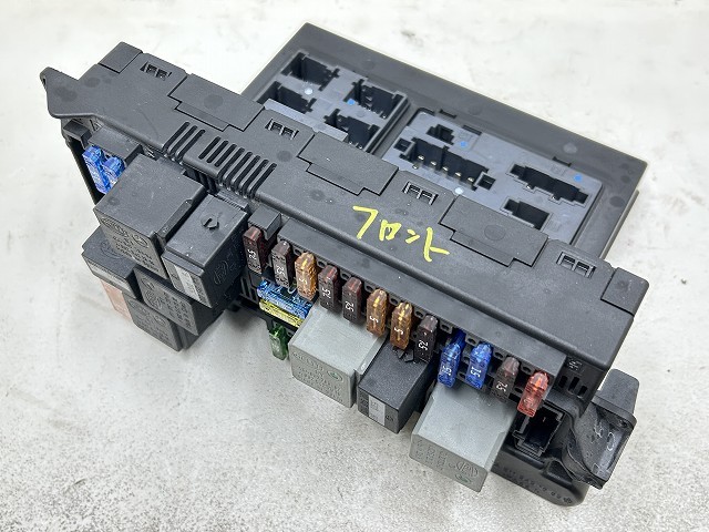 【中古】中古部品 ベンツ CLSクラス 219376 ﾋｭｰｽﾞﾎﾞｯｸｽ 【3310070100-000193015367800】