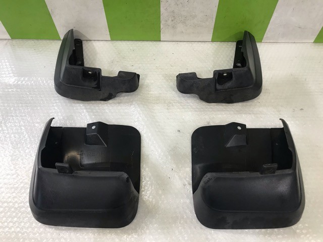 【中古】中古部品 ＸＶ GP7 ﾏｯﾄﾞｶﾞｰﾄﾞ(ｾｯﾄ) 【3330530100-000005447917470】