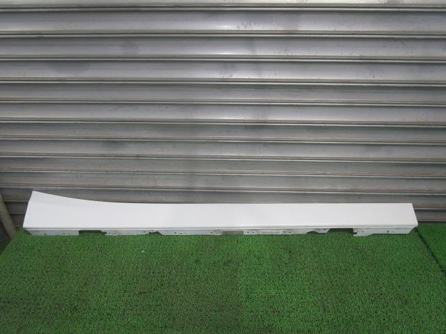 【中古】中古部品 BMW 1シリーズ 1A16 右ｻｲﾄﾞｽﾃｯﾌﾟ 【3330540100-250619000313700】