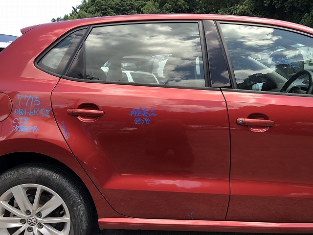 【中古】中古部品 VW ポロ 6RCJZ 右ﾘｱﾄﾞｱ 【3310070100-0000Y0771513300】