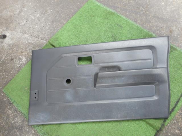 【中古】中古部品 ジムニー JA22W 右ﾌﾛﾝﾄﾄﾞｱﾄﾘﾑ 【3330190100-000002154013150】
