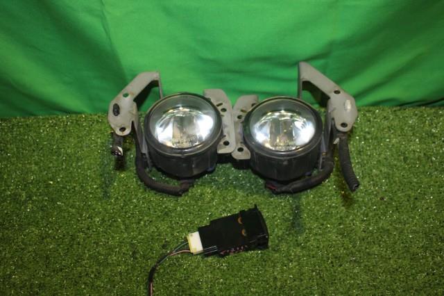 【中古】中古部品 トッポ H82A 左ﾌｫｸﾞﾗﾝﾌﾟ 【3330950100-000051211110950】