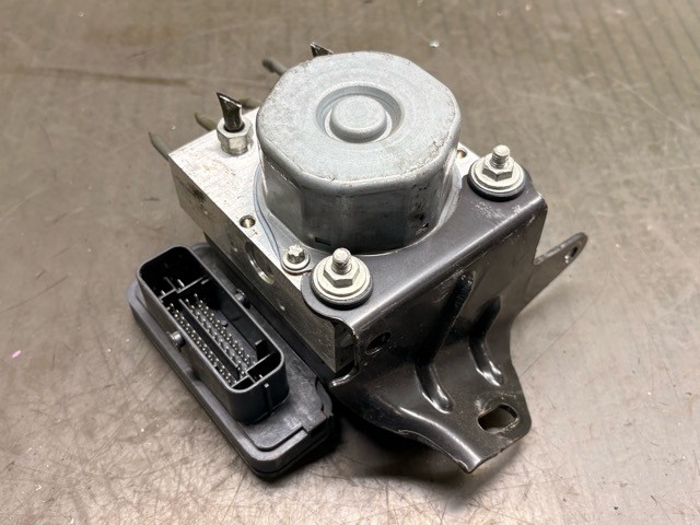 【中古】中古部品 ムーヴ LA150S ABSｱｸﾁｭｴｰﾀｰ 【3330530100-000005455442500】