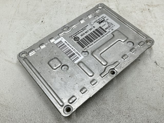 【中古】中古部品 VW パサート 3CBVY ﾗｲﾄｺﾝﾄﾛｰﾙﾕﾆｯﾄ 【3310070100-000090773510810】｜e-cleマート