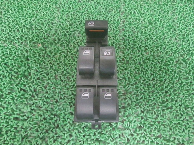 【中古】中古部品 ディアスワゴン S331N ﾊﾟﾜｰｳｲﾝﾄﾞｳｽｲｯﾁ 【3330380100-000037030361900】 5,372円