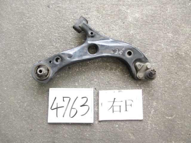 【中古】中古部品 プリウス ZVW50 右フロントロアアーム 【3500170000-251018501151720】
