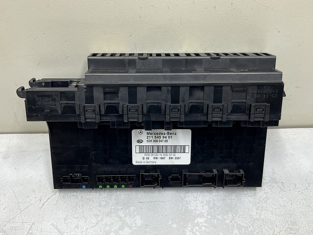【中古】中古部品 ベンツ Eクラス 211222 ﾋｭｰｽﾞﾎﾞｯｸｽ 【3310070100-0000Y0767367801】