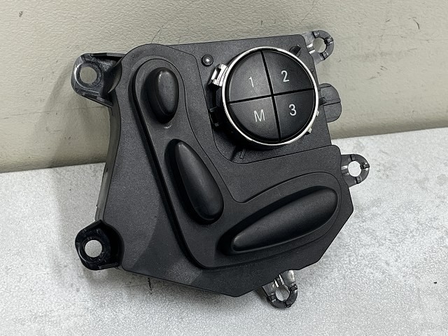 【中古】中古部品 ベンツ Eクラス 211222 電動パワーシートスイッチ 【3310070100-0000Y0767362100】