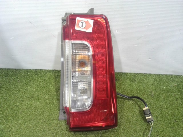 【中古】中古部品 タント LA600S 右ﾃｰﾙﾗﾝﾌﾟ 【3310090100-202509072815500】