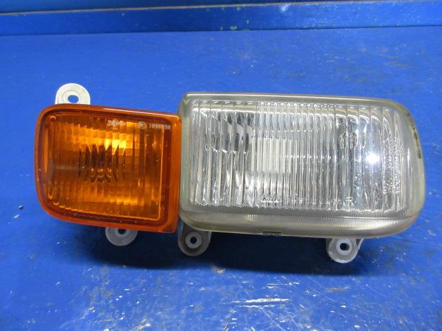 【中古】中古部品 UDトラクター GK6XAE 右ﾌｫｸﾞﾗﾝﾌﾟ 【3310270100-000015043410850】