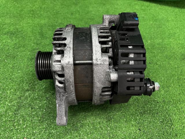 【中古】中古部品 スイフト ZC53S オルタネーター 【3330240100-002025614460200】