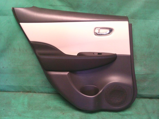 【中古】中古部品 リーフ ZE1 左ﾘｱﾄﾞｱﾄﾘﾑ 【3330990500-251020000113450】