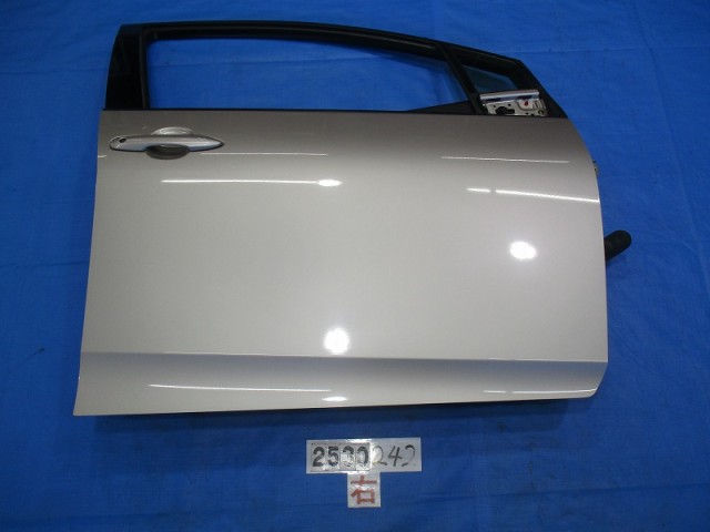 【中古】中古部品 プリウス ZVW51 右ﾌﾛﾝﾄﾄﾞｱ 【3310040100-000253024213100】｜e-cleマート