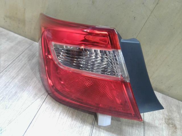 【中古】中古部品 カムリ AVV50 左ﾃｰﾙﾗﾝﾌﾟ 【3310390100-251014000215600】