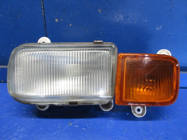 【中古】中古部品 UD日産大型車 CW5YL 左ﾌｫｸﾞﾗﾝﾌﾟ 【3310270100-000014988210950】