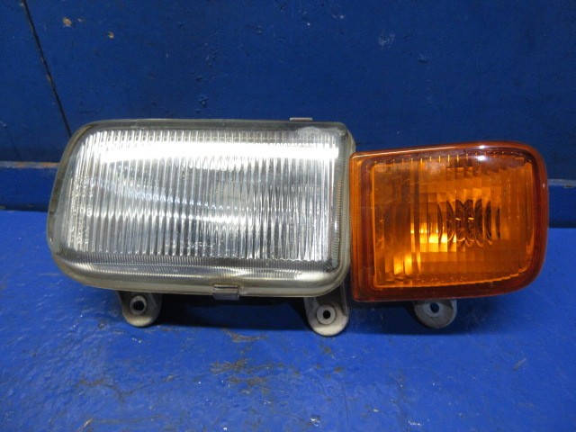 【中古】中古部品 UD日産大型車 CG5ZA 左ﾌｫｸﾞﾗﾝﾌﾟ 【3310270100-000015033110950】