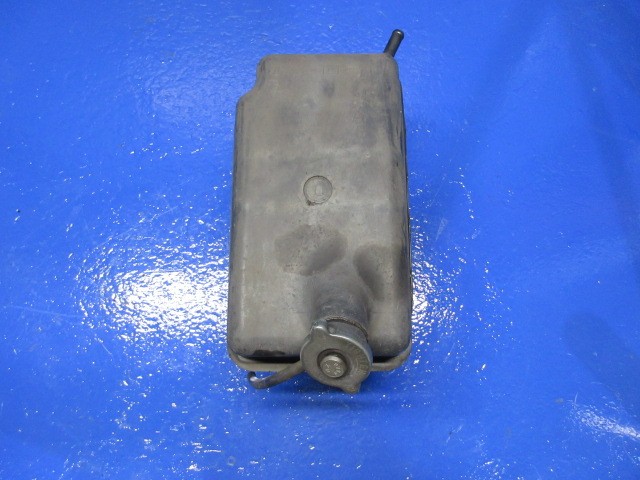 【中古】中古部品 UD日産大型車 CW5YL ﾗｼﾞｴｰﾀﾘｻﾞｰﾌﾞﾀﾝｸ 【3310270100-000014988220410】 15,620円