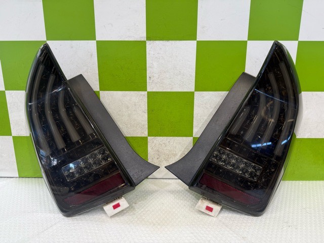 【中古】中古部品 プリウス ZVW30 右ﾃｰﾙﾗﾝﾌﾟ 【3330530100-000005451815500】