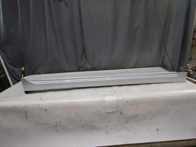 【中古】中古部品 レクサス HS ANF10 右ｻｲﾄﾞｽﾃｯﾌﾟ 【3330810100-251021000113700】