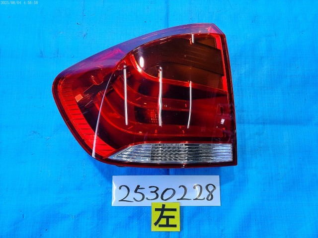 【中古】中古部品 BMW X1 VL20 左ﾃｰﾙﾗﾝﾌﾟ 【3310040100-000253022815600】