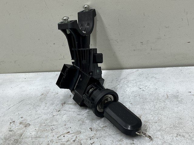 【中古】中古部品 フィアット 500 19909 イグニッションスイッチ 【3310070100-0000Y0772168650】