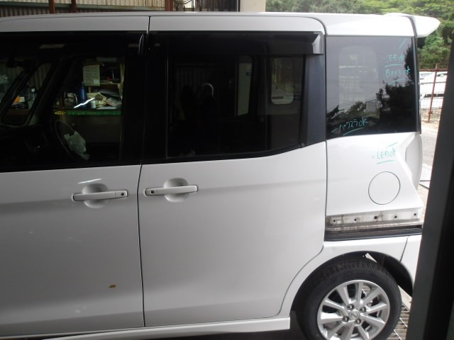 【中古】中古部品 デイズルークス B21A 左ﾘｱﾄﾞｱ 【3310420000-000010608213400】 25,226円