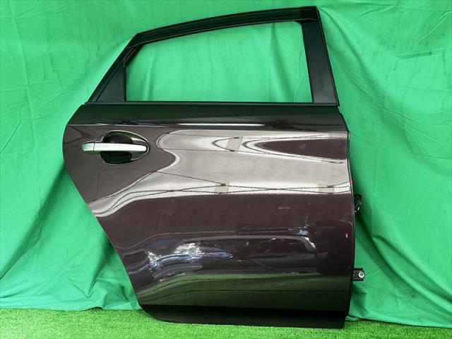 【中古】中古部品 プリウス ZVW30 右ﾘｱﾄﾞｱ 【3330240100-002025616213300】