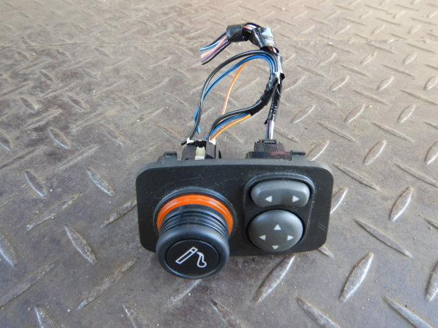 【中古】中古部品 フィアット パンダ 16912 ﾄﾞｱﾐﾗｰｽｲｯﾁ 【3330920100-000253007661850】 8,701円