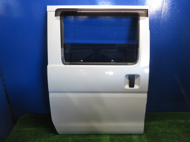 【中古】中古部品 ピクシス S321M 右ﾘｱﾄﾞｱ 【3310270100-000015054513300】