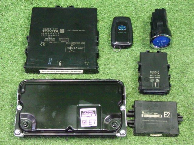 【中古】中古部品 プリウス ZVW51 ｴﾝｼﾞﾝｺﾝﾋﾟｭｰﾀｰ 【3330200100-242673000063100】