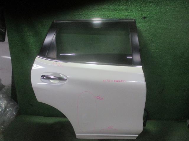 【中古】中古部品 エクストレイル HT32 右ﾘｱﾄﾞｱ 【3500080000-251015000313300】