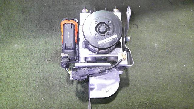 【中古】中古部品 デリカＤ5 CV2W ABSｱｸﾁｭｴｰﾀｰ 【3500080000-250708001042500】