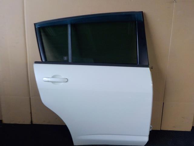 【中古】中古部品 ティーダ C11 右ﾘｱﾄﾞｱ 【3260200000-250807000313300】