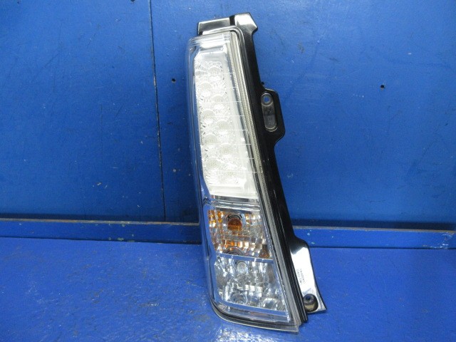 【中古】中古部品 ワゴンＲ MH44S 左ﾃｰﾙﾗﾝﾌﾟ 【3310270100-000015071715600】