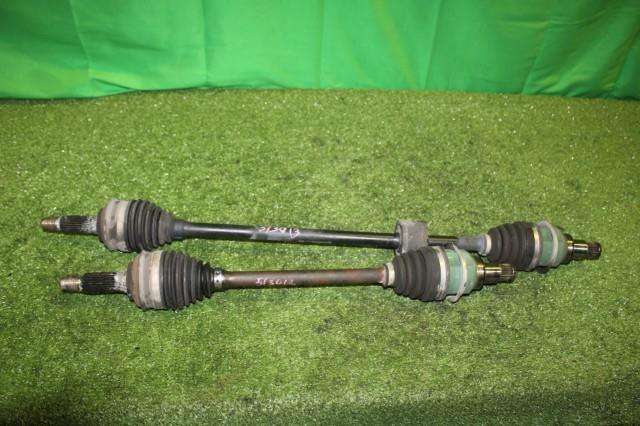 【中古】中古部品 ミラ L275S 左ﾌﾛﾝﾄﾄﾞﾗｲﾌﾞｼｬﾌﾄ 【3330950100-000051301342200】