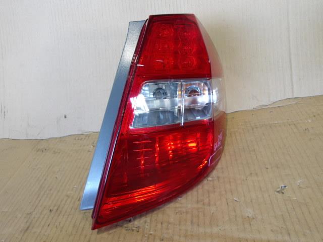 【中古】中古部品 フィット GE6 右テールランプ 【3340220100-000226055215500】