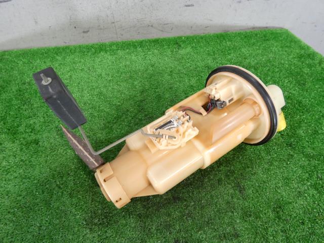 【中古】中古部品 ハイゼット S201P ﾌｭｰｴﾙﾎﾟﾝﾌﾟ 【3260250000-000025148920600】
