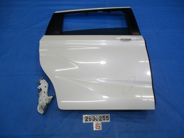 【中古】中古部品 フリード GB7 右ﾘｱﾄﾞｱ 【3310040100-000253025513300】｜e-cleマート 27,335円