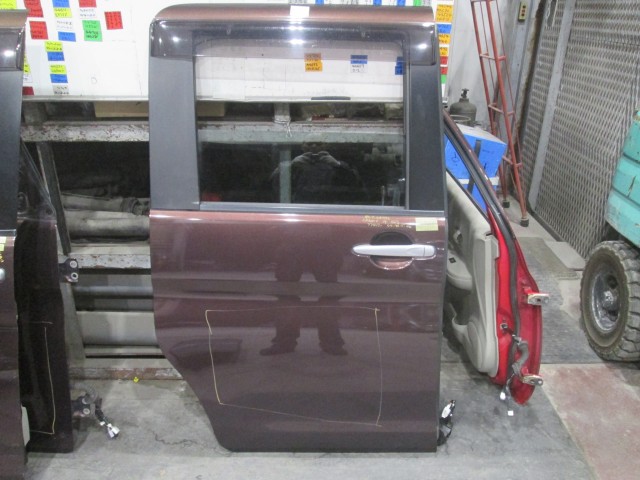 【中古】中古部品 タント LA600S 右ﾘｱﾄﾞｱ 【3310160100-000004479213300】