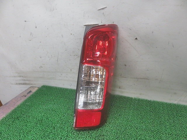 【中古】中古部品 NV350キャラバン CW8E26 右ﾃｰﾙﾗﾝﾌﾟ 【3330380100-000037031815500】