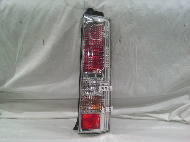 【中古】中古部品 エブリィ DA64W 右ﾃｰﾙﾗﾝﾌﾟ 【3331011000-251030501215500】