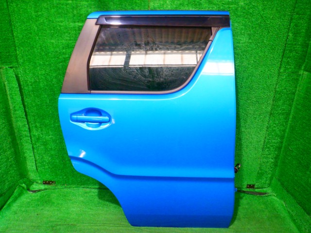 【中古】中古部品 ワゴンＲ MH55S 右ﾘｱﾄﾞｱ 【3340140100-000025271613300】