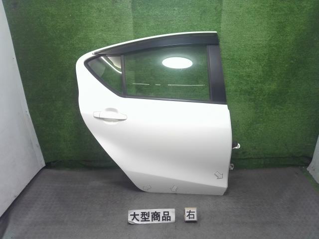 【中古】中古部品 アクア NHP10 右ﾘｱﾄﾞｱ 【3330990700-202507003613300】 11,583円