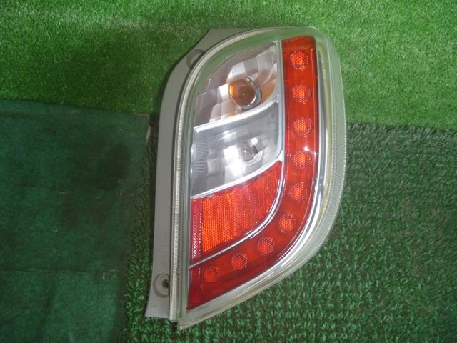 【中古】中古部品 ミライース LA310S 右ﾃｰﾙﾗﾝﾌﾟ 【3330370100-000253017815500】 6,270円