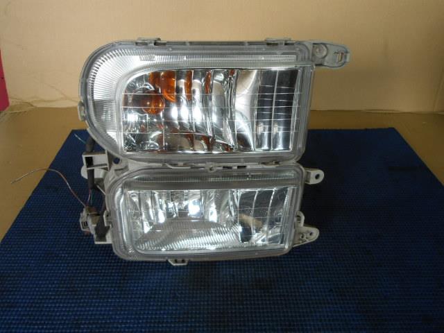 【中古】中古部品 ムーヴ L150S 右ﾌｫｸﾞﾗﾝﾌﾟ 【3340220100-000226035910850】