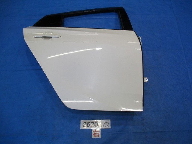 【中古】中古部品 プリウス ZVW50 右ﾘｱﾄﾞｱ 【3310040100-000253027213300】