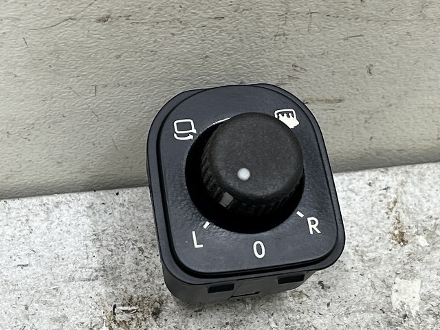 【中古】中古部品 VW ゴルフ 1KCBZ ﾄﾞｱﾐﾗｰｽｲｯﾁ 【3310070100-0000Y0771961850】