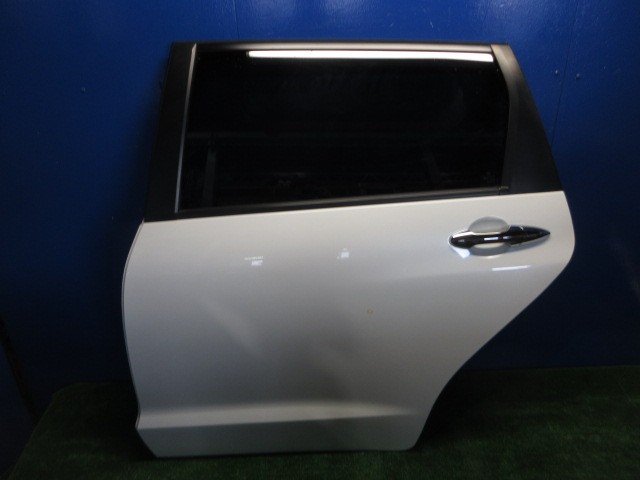 【中古】中古部品 オデッセイ RB3 左ﾘｱﾄﾞｱ 【3310270100-000015075713400】