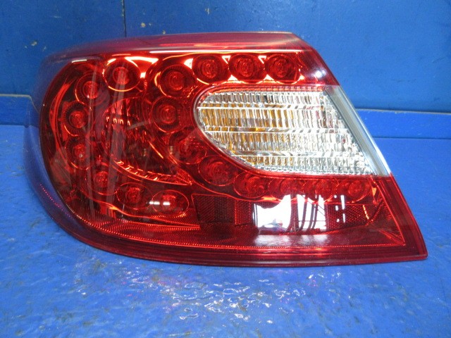 【中古】中古部品 フーガ Y51 左ﾃｰﾙﾗﾝﾌﾟ 【3310270100-000015082615600】
