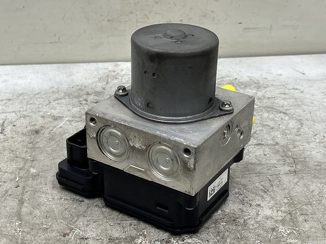 【中古】中古部品 ジープ グランドチェロキー WK36 ABSｱｸﾁｭｴｰﾀｰ 【3310070100-0000Y0773342500】 53,658円